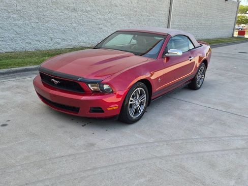 Used 2010 Ford Mustang Convertible image 2