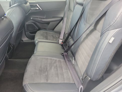 Used 2024 Mitsubishi Outlander SE image 15