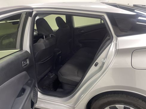 Used 2019 Toyota Prius LE image 13