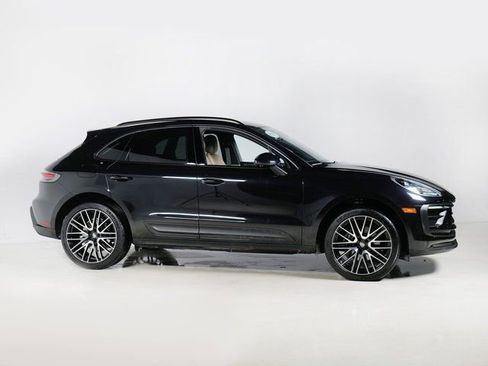 Certified 2025 Porsche Macan image 8