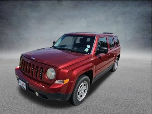 Used 2015 Jeep Patriot Sport w/ Power Value Group FWD image 3