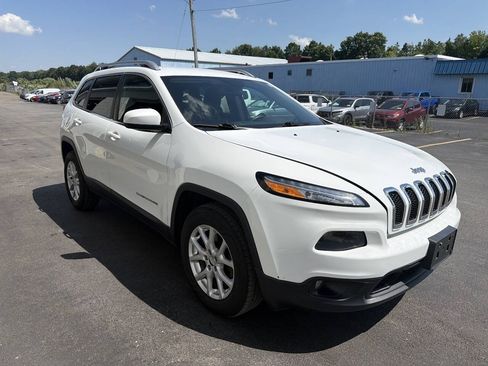 Used 2016 Jeep Cherokee Latitude AWD/4WD image 4