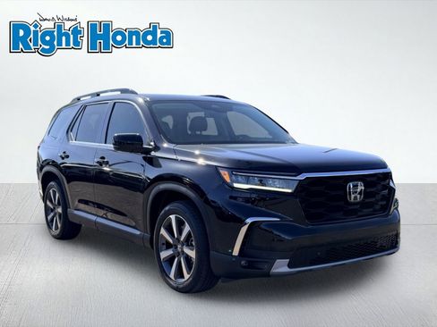 Certified 2025 Honda Pilot Touring image 10