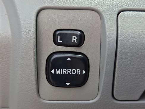 Used 2009 Toyota Camry LE FWD image 17
