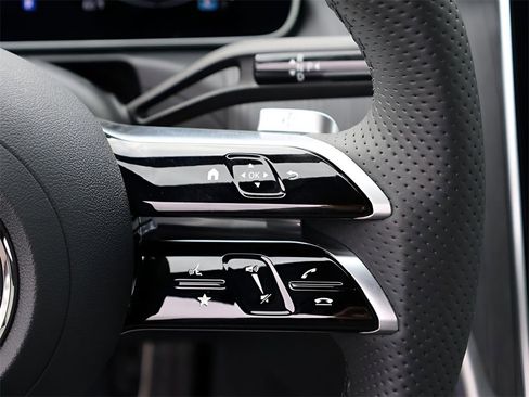 Used 2025 Mercedes-Benz C 300 4MATIC Sedan image 34