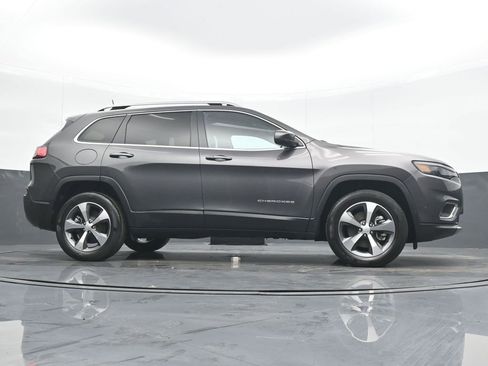 Used 2021 Jeep Cherokee Limited image 22