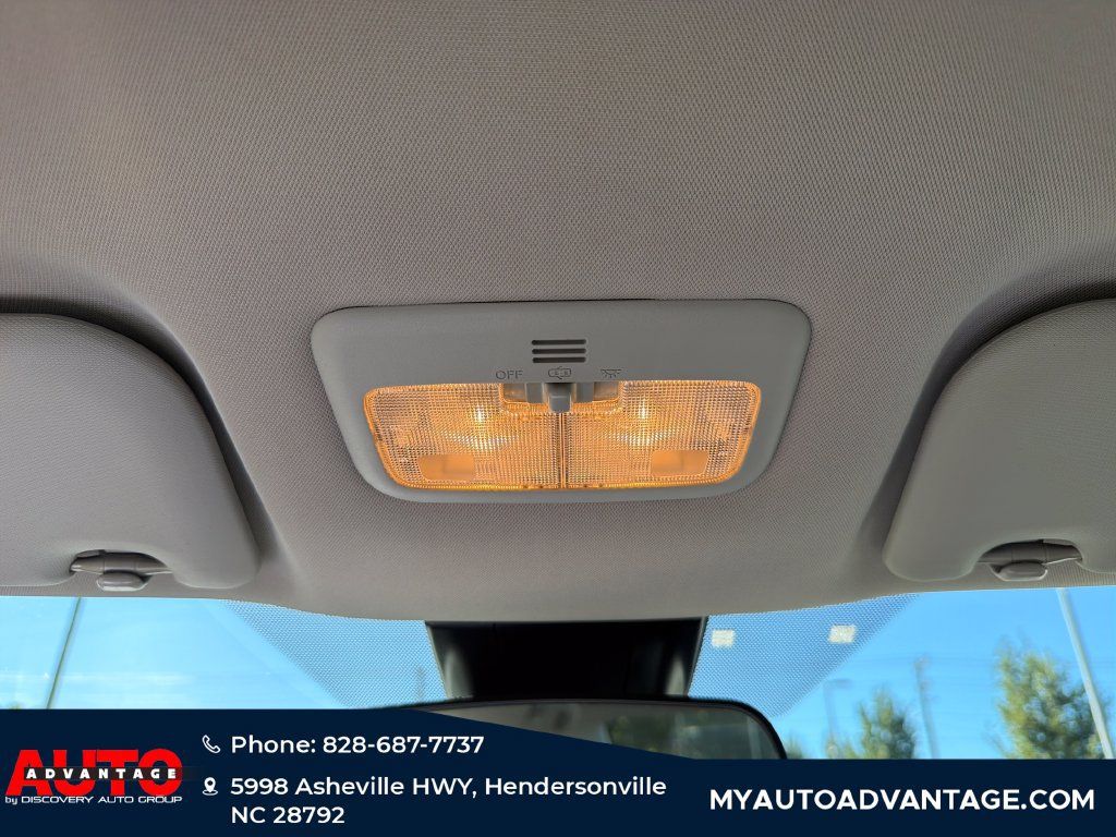 Used 2018 Toyota Corolla LE FWD image 23