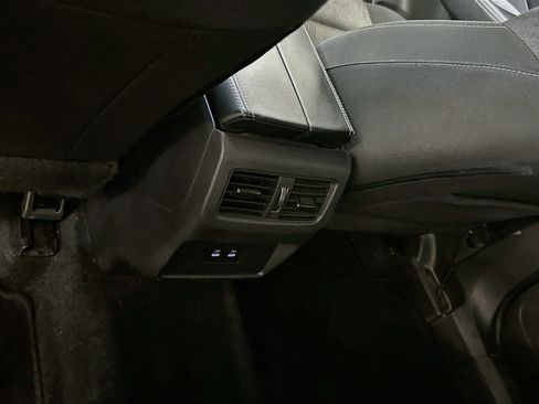 Used 2025 Nissan Rogue SV AWD/4WD image 27