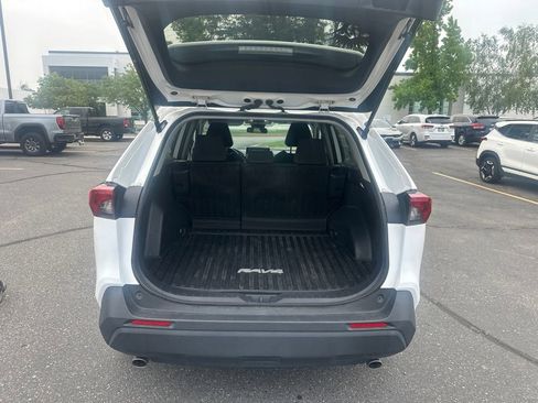 Used 2022 Toyota RAV4 LE AWD/4WD image 6