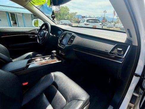 Used 2018 Volvo XC90 T6 Momentum w/ Momentum Plus Package AWD/4WD image 15