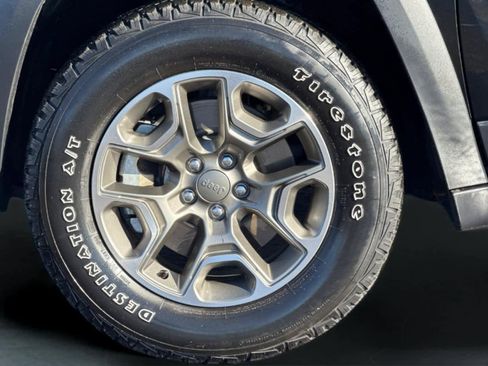 Used 2022 Jeep Cherokee Trailhawk w/ Premium Leather Package image 30