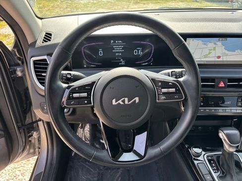 Used 2025 Kia Seltos S FWD image 30