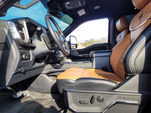 Used 2024 Ford F250 Platinum image 4