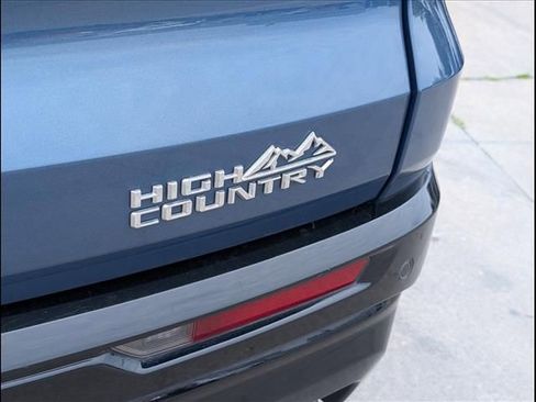 Used 2025 Chevrolet Traverse High Country FWD image 18