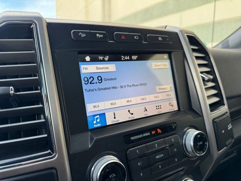 Used 2018 Ford F150 Platinum w/ Equipment Group 701A Luxury image 28