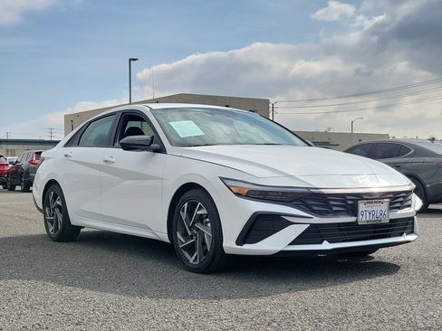 Certified 2025 Hyundai Elantra Sport image 27