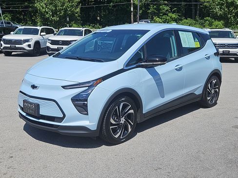 Used 2023 Chevrolet Bolt LT w/ Infotainment Package FWD image 24
