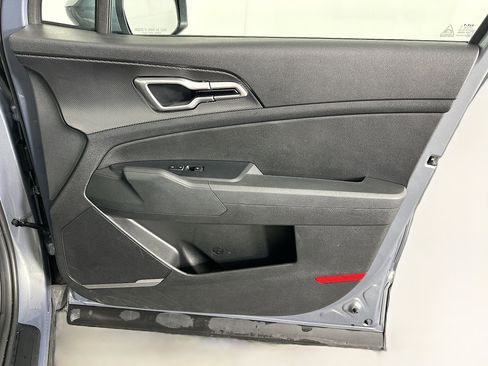 Used 2025 Kia Sportage LX image 31