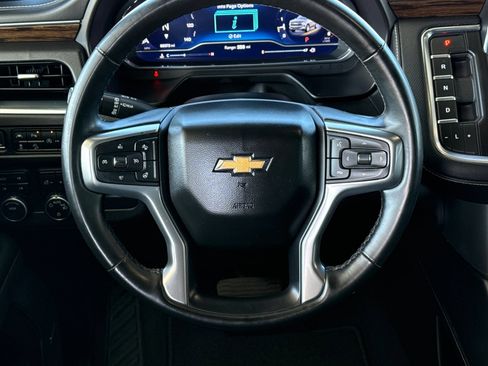 Used 2023 Chevrolet Suburban Premier image 18