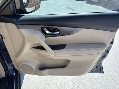 Used 2016 Nissan Rogue S w/ Appearance Package FWD image 43