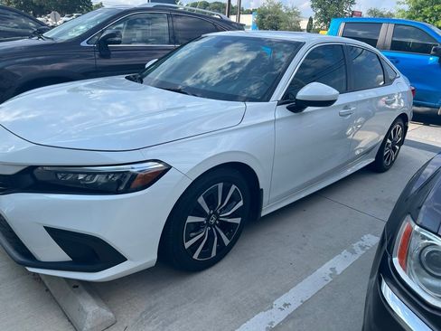 Used 2023 Honda Civic EX image 2