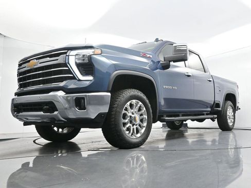 Used 2025 Chevrolet Silverado 2500 LTZ w/ LTZ Convenience Package AWD/4WD image 46