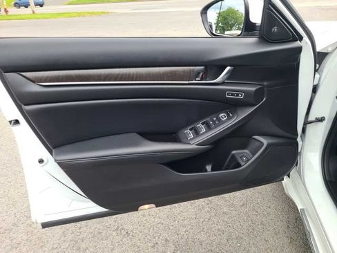 Used 2022 Honda Accord Touring image 17