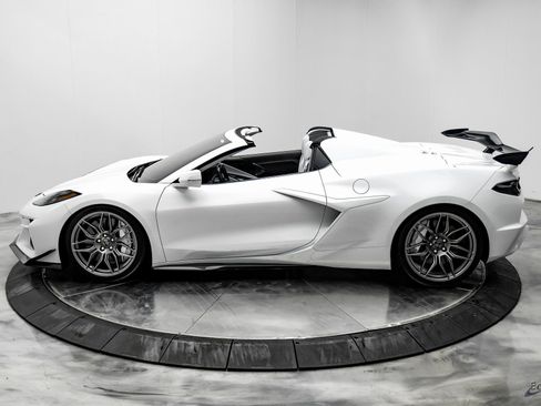 Used 2025 Chevrolet Corvette Z06 w/ Z07 Performance Package image 7