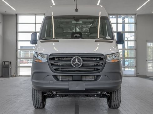 Used 2025 Mercedes-Benz Sprinter 2500 image 11