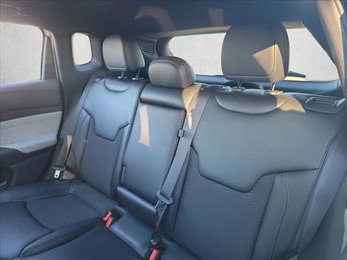 Used 2025 Jeep Compass Latitude image 14