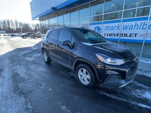 Certified 2022 Chevrolet Trax LT w/ LT Convenience Package image 2