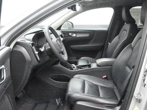 Used 2023 Volvo XC40 B5 Plus AWD/4WD image 12
