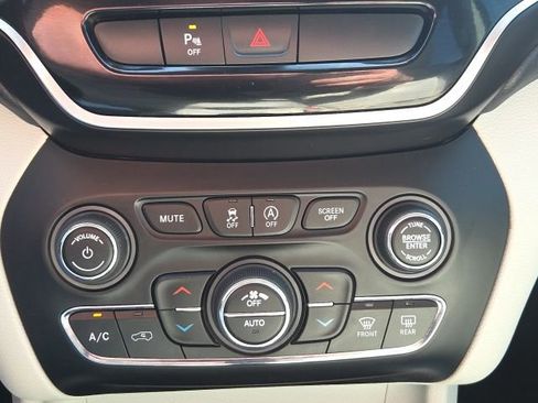 Used 2019 Jeep Cherokee Limited FWD image 33