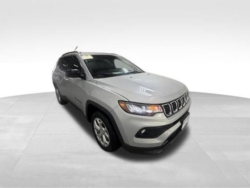 Used 2024 Jeep Compass Latitude AWD/4WD image 5
