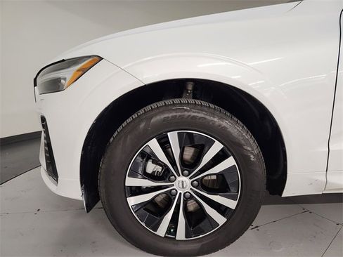 Used 2025 Volvo XC60 B5 Core image 11