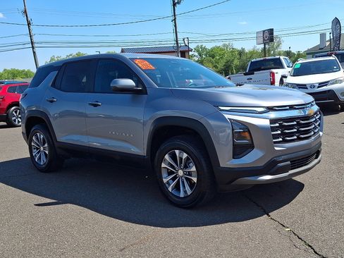 Used 2025 Chevrolet Equinox LT FWD image 3