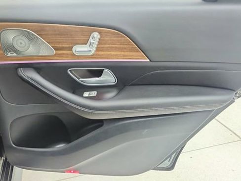 Used 2025 Mercedes-Benz GLS 450 4MATIC image 31