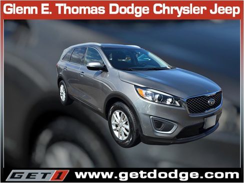 Used 2017 Kia Sorento AWD w/ LX Convenience Package image 1