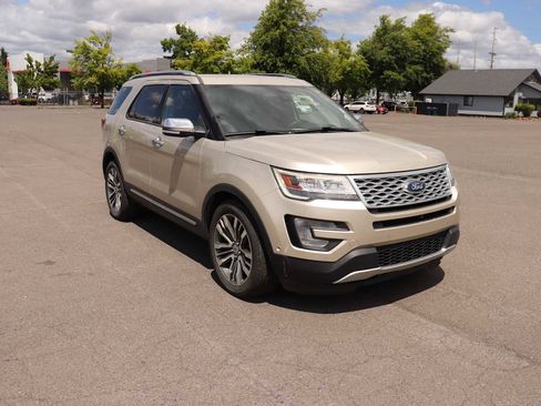 Used 2017 Ford Explorer Platinum AWD/4WD image 3