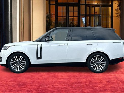 Used 2023 Land Rover Range Rover SE image 3