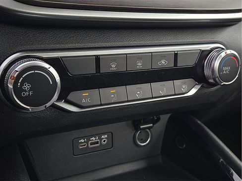 Used 2024 Nissan Altima 2.5 SV image 14