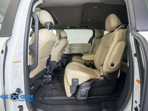 Used 2024 Toyota Sienna Limited AWD/4WD image 25