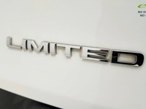 Used 2016 Jeep Cherokee Limited w/ Luxury Group FWD image 33