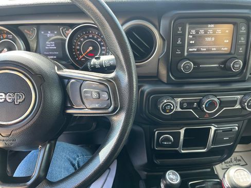 Used 2020 Jeep Wrangler Sport AWD/4WD image 12