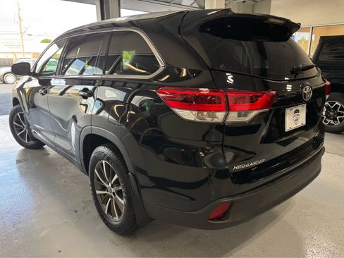 Used 2019 Toyota Highlander XLE AWD/4WD image 7