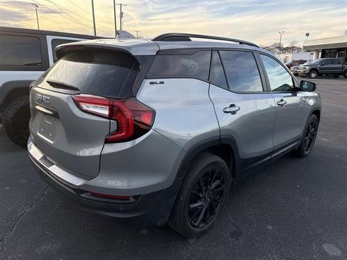 Used 2023 GMC Terrain SLE w/ Driver Convenience Package image 4