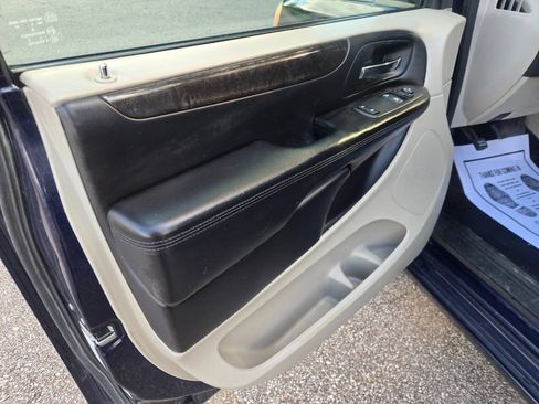 Used 2013 Dodge Grand Caravan SE FWD image 18