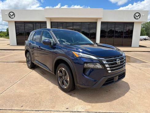 Used 2024 Nissan Rogue SV AWD/4WD image 2