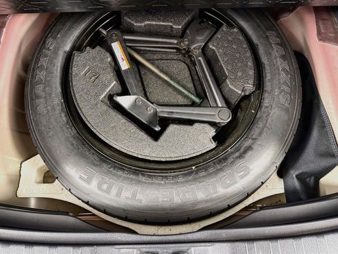 Used 2019 Toyota RAV4 LE FWD image 33