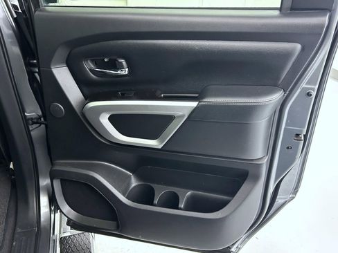 Used 2021 Nissan Titan SL w/ Moonroof Package image 17
